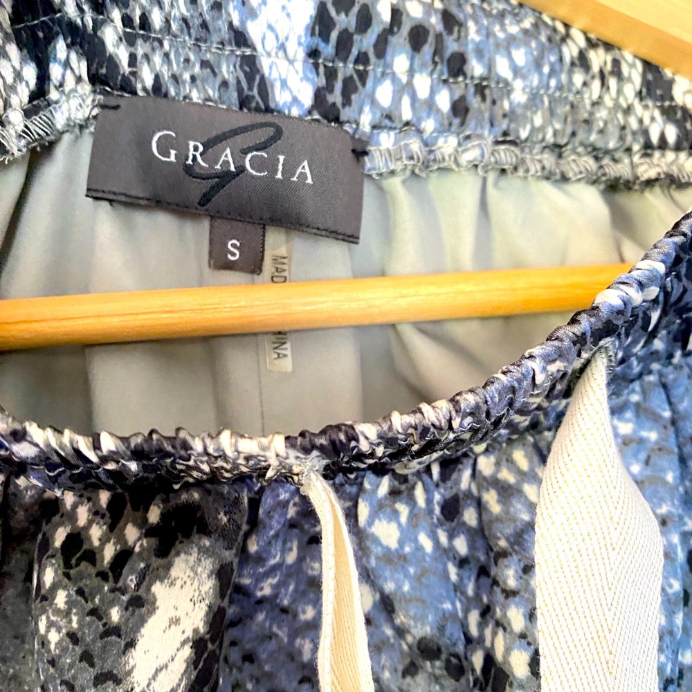 Blouse and Pants S mall Snake - 100% polyester- glitter on the side legs GRACIA